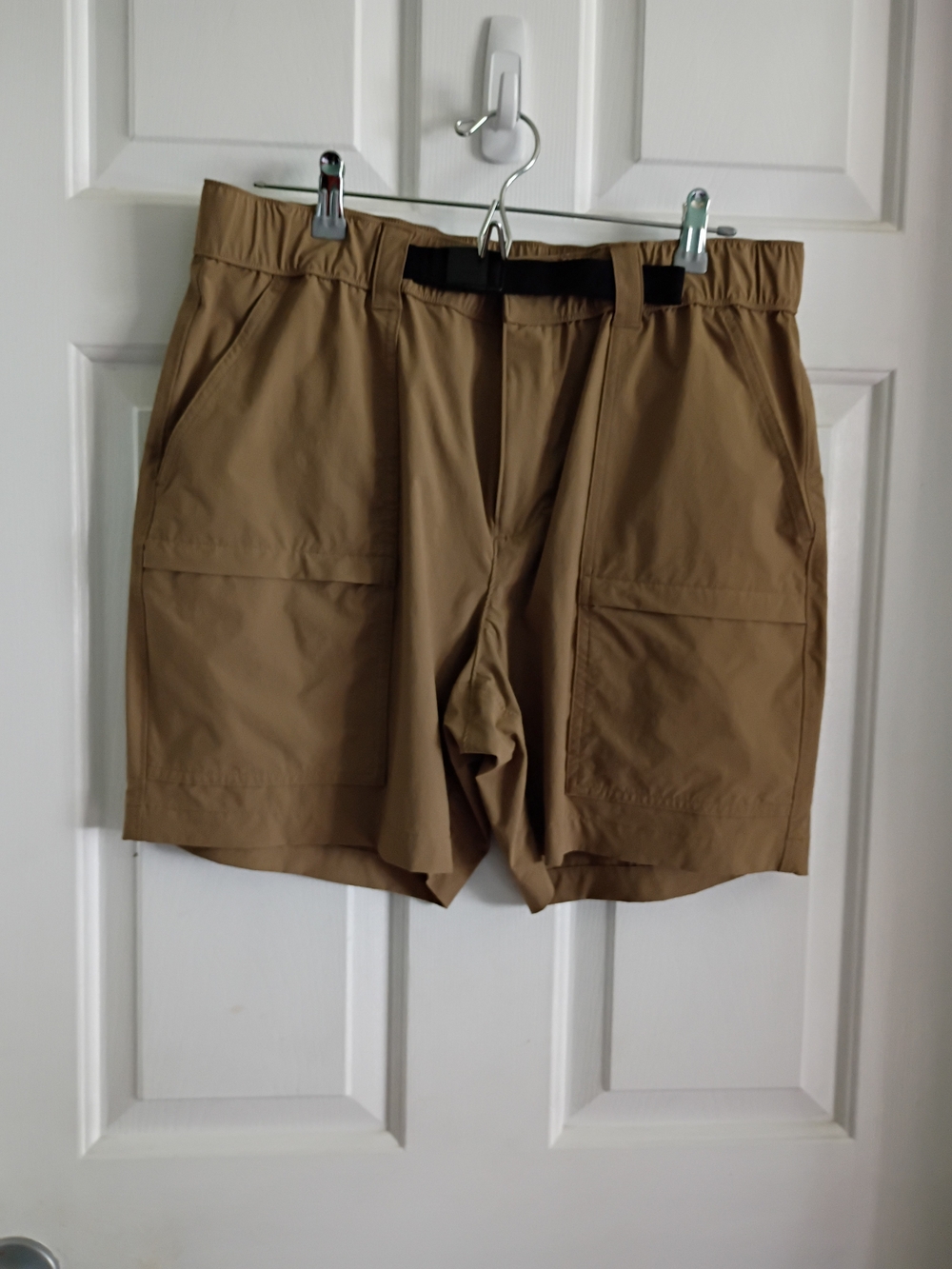 Men's Cargo Shorts with Utility Pockets - Tan